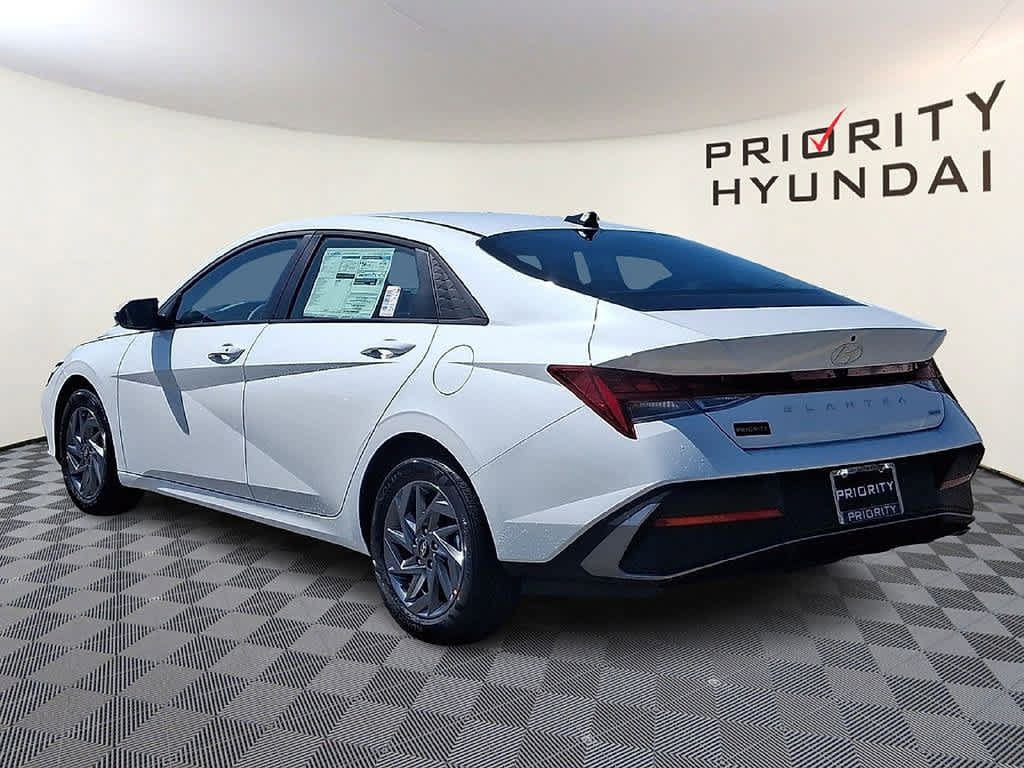 New 2026 Hyundai Elantra Hybrid FWD image 6
