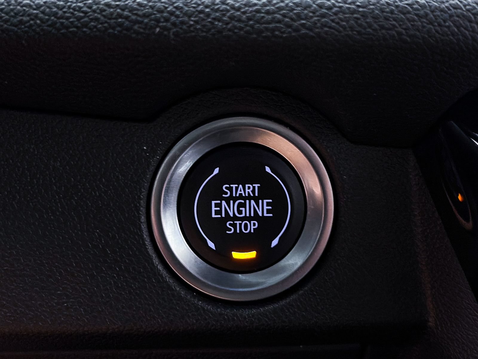 Used 2025 Chevrolet Traverse High Country FWD image 29