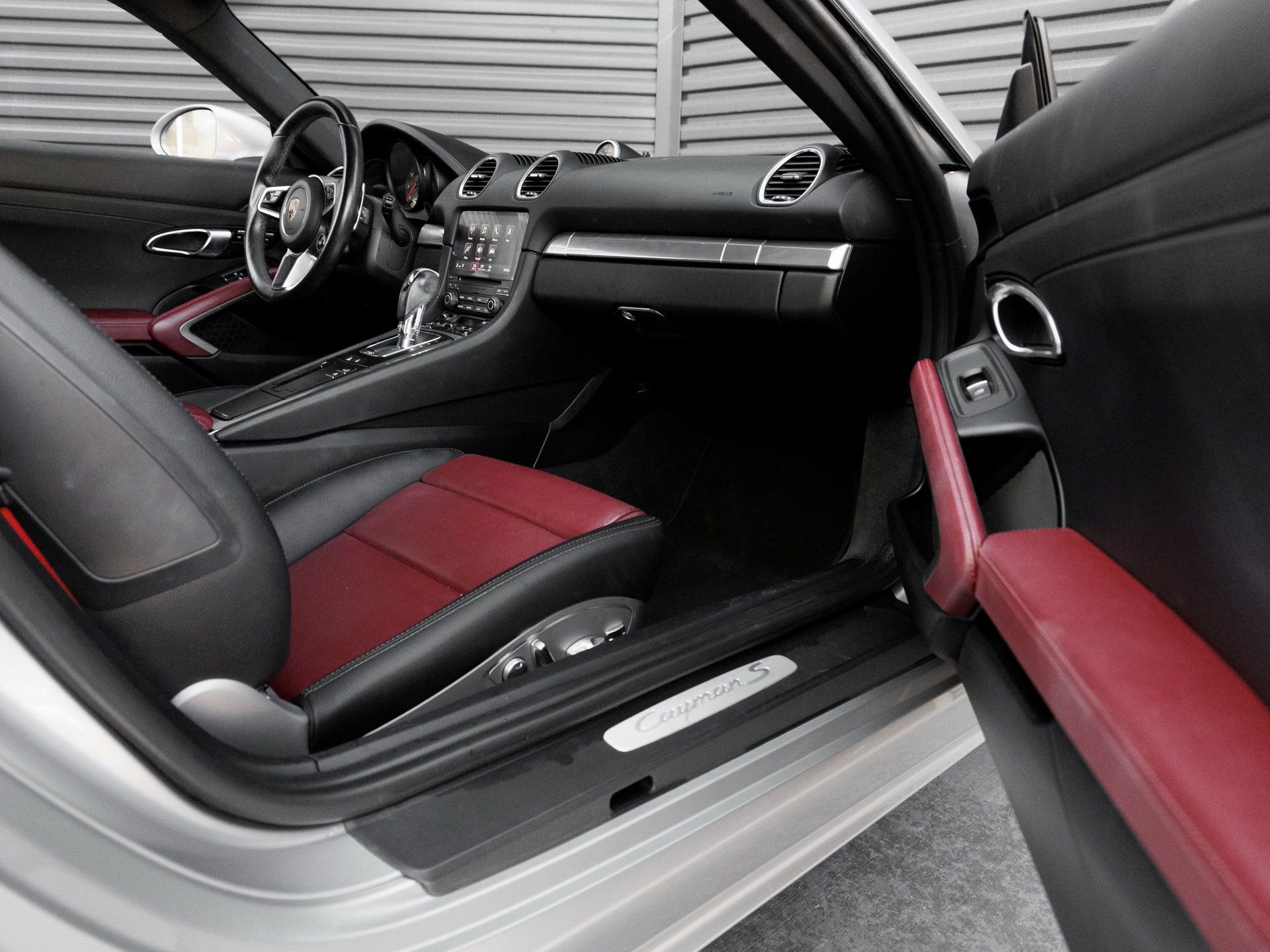 Certified 2018 Porsche 718 Cayman S image 34