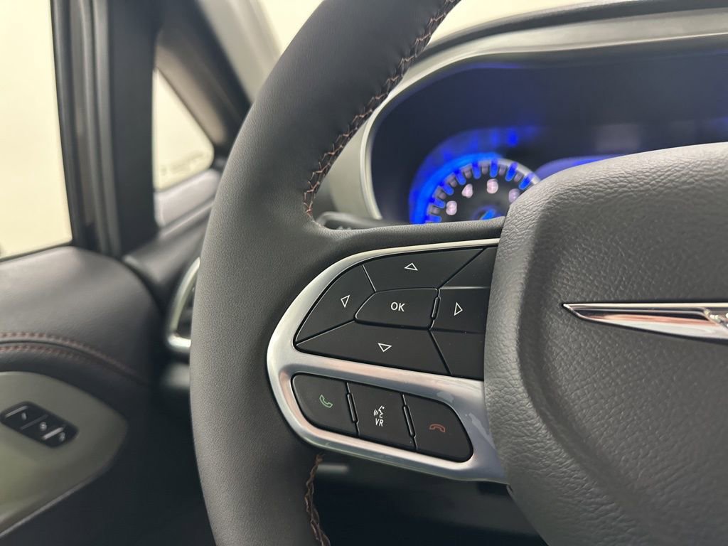 New 2026 Chrysler Pacifica Pinnacle image 32