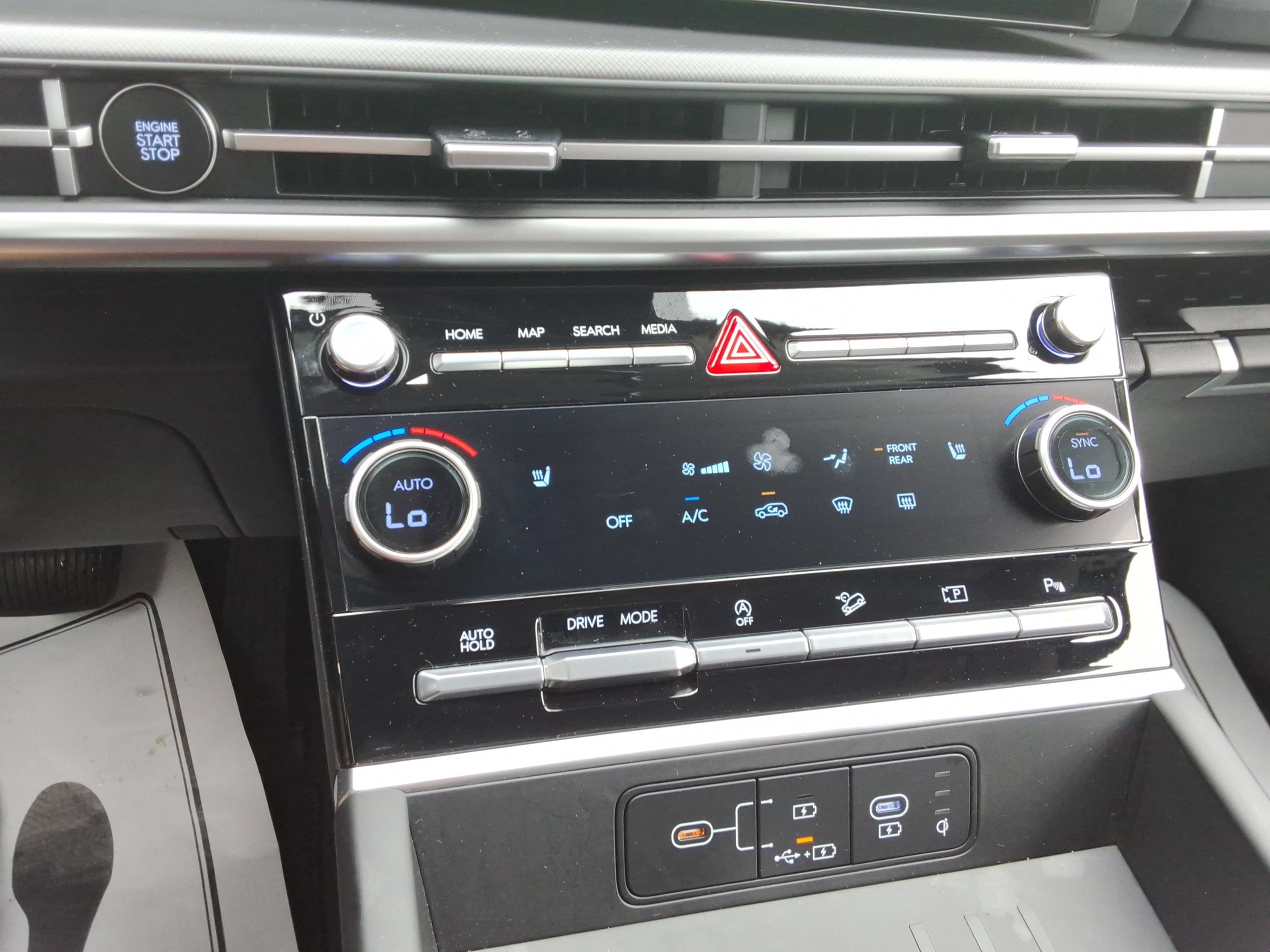 Used 2025 Hyundai Santa Fe SEL FWD image 17