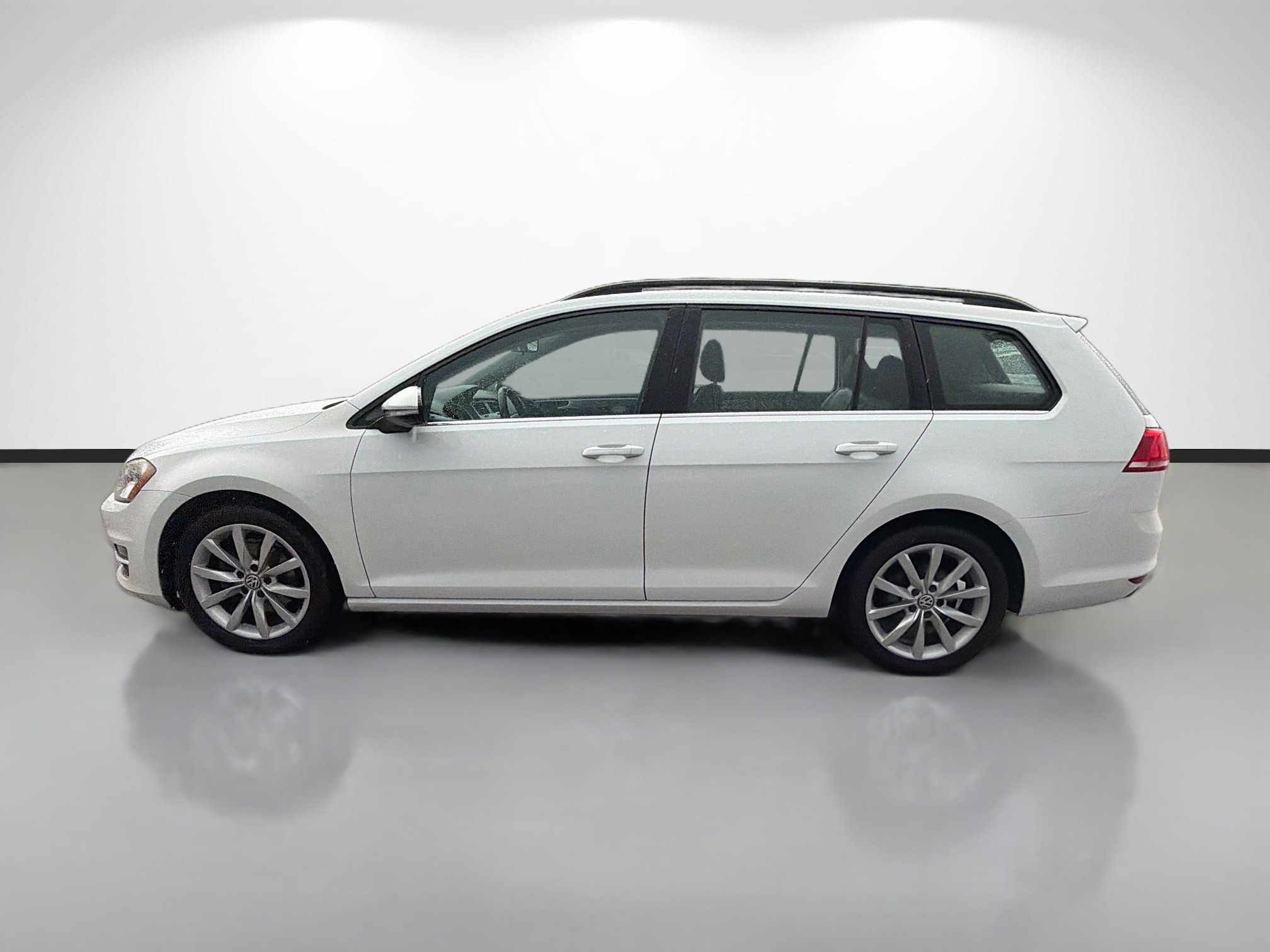 Used 2017 Volkswagen Golf S FWD image 6
