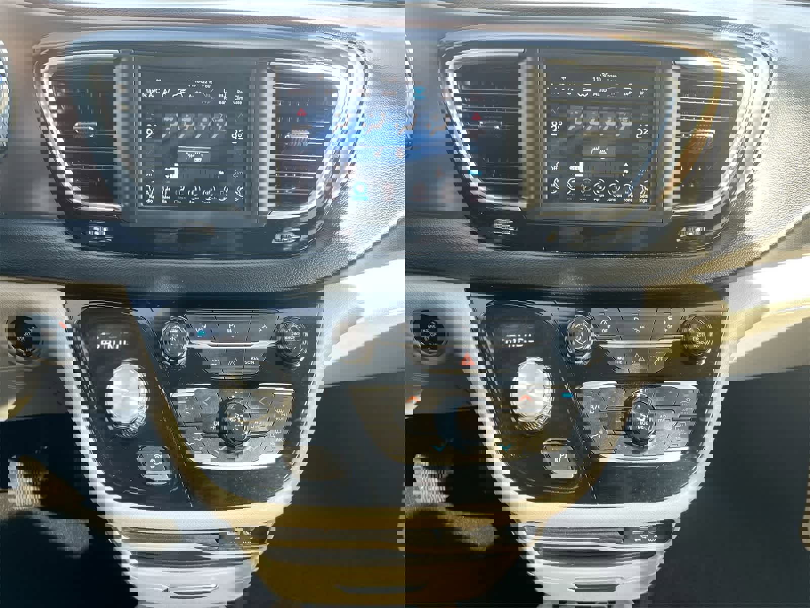 Used 2019 Chrysler Pacifica Touring-L image 28