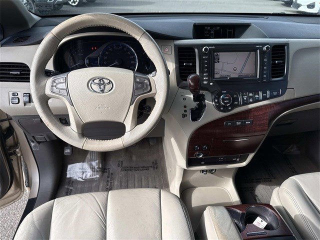 Used 2011 Toyota Sienna XLE image 18