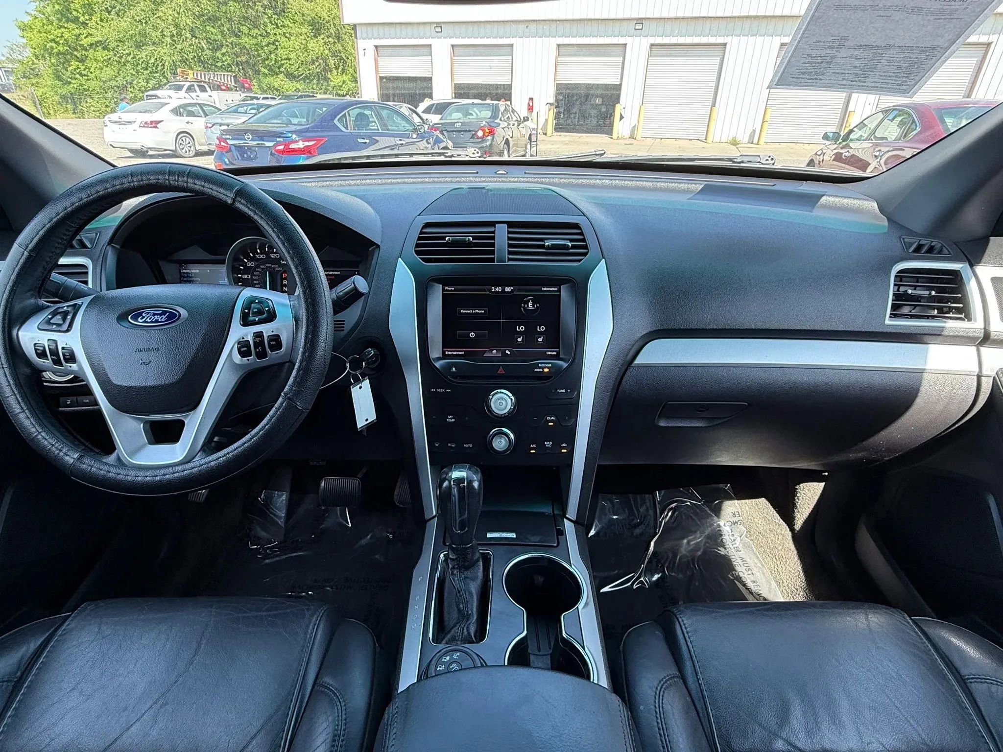 Used 2015 Ford Explorer XLT w/ Equipment Group 202A image 3