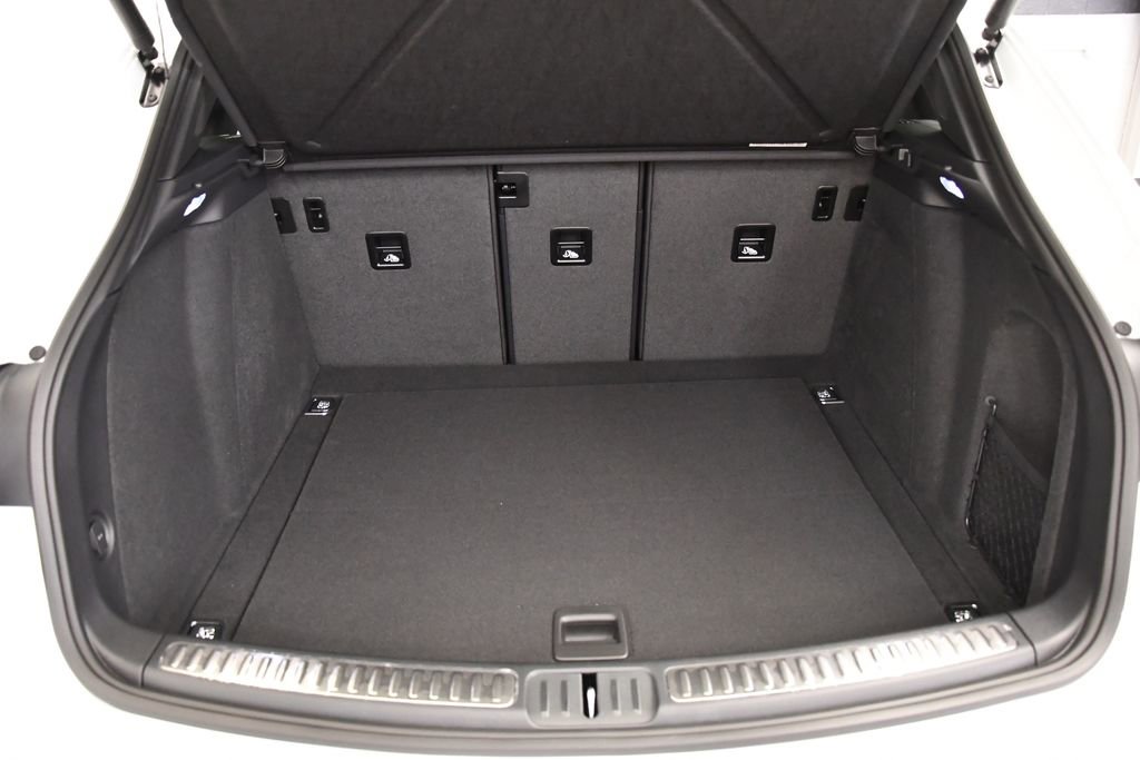 Used 2025 Porsche Macan image 53