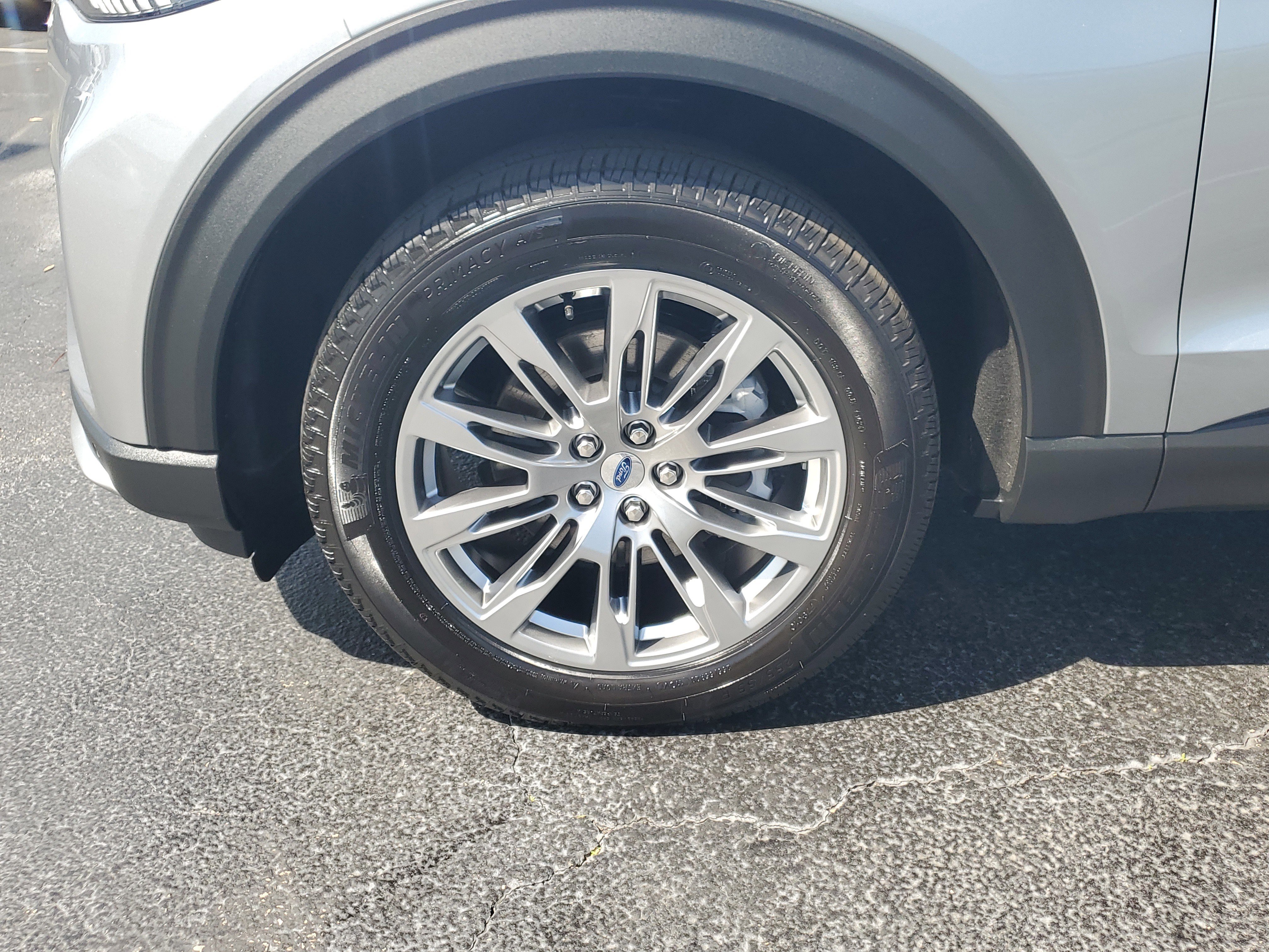 Certified 2025 Ford Explorer Platinum image 5