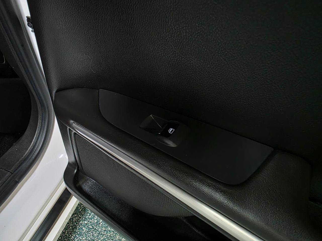 Used 2013 Lincoln MKZ FWD image 24