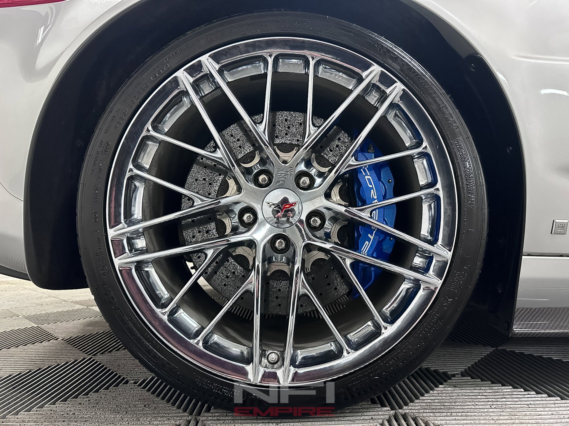 Used 2009 Chevrolet Corvette ZR1 w/ Preferred Equipment Group RWD image 18