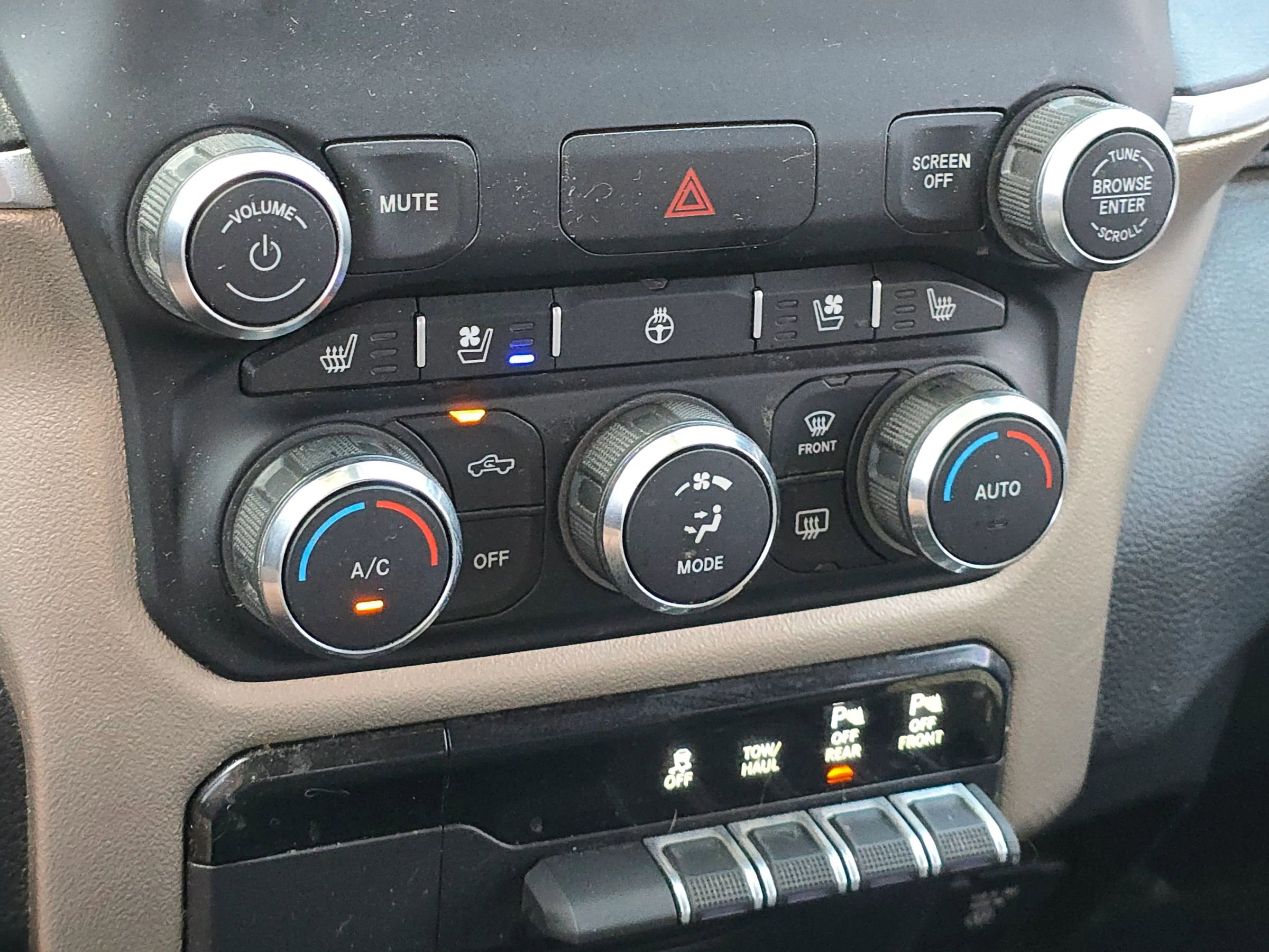 Used 2020 RAM 1500 Laramie image 28