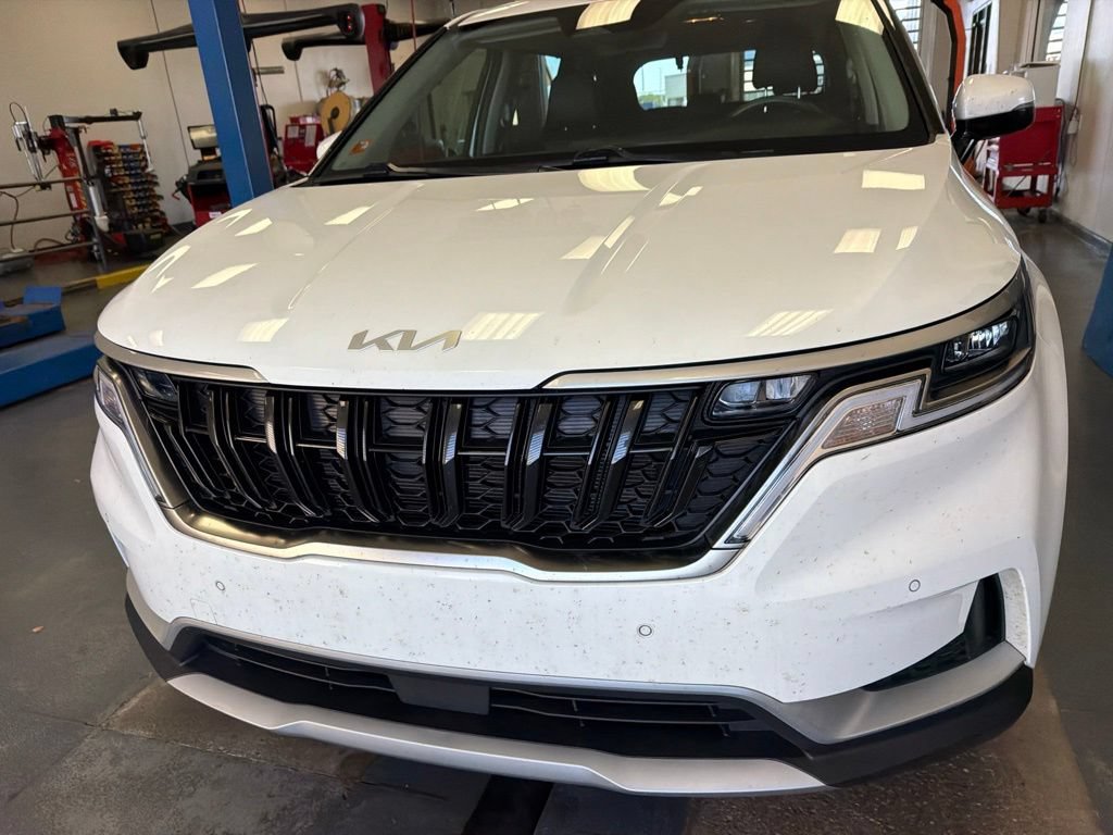 Used 2024 Kia Carnival EX FWD image 5