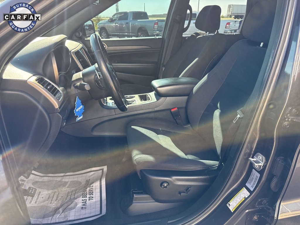 Used 2017 Jeep Grand Cherokee Laredo w/ Quick Order Package 2BE image 11