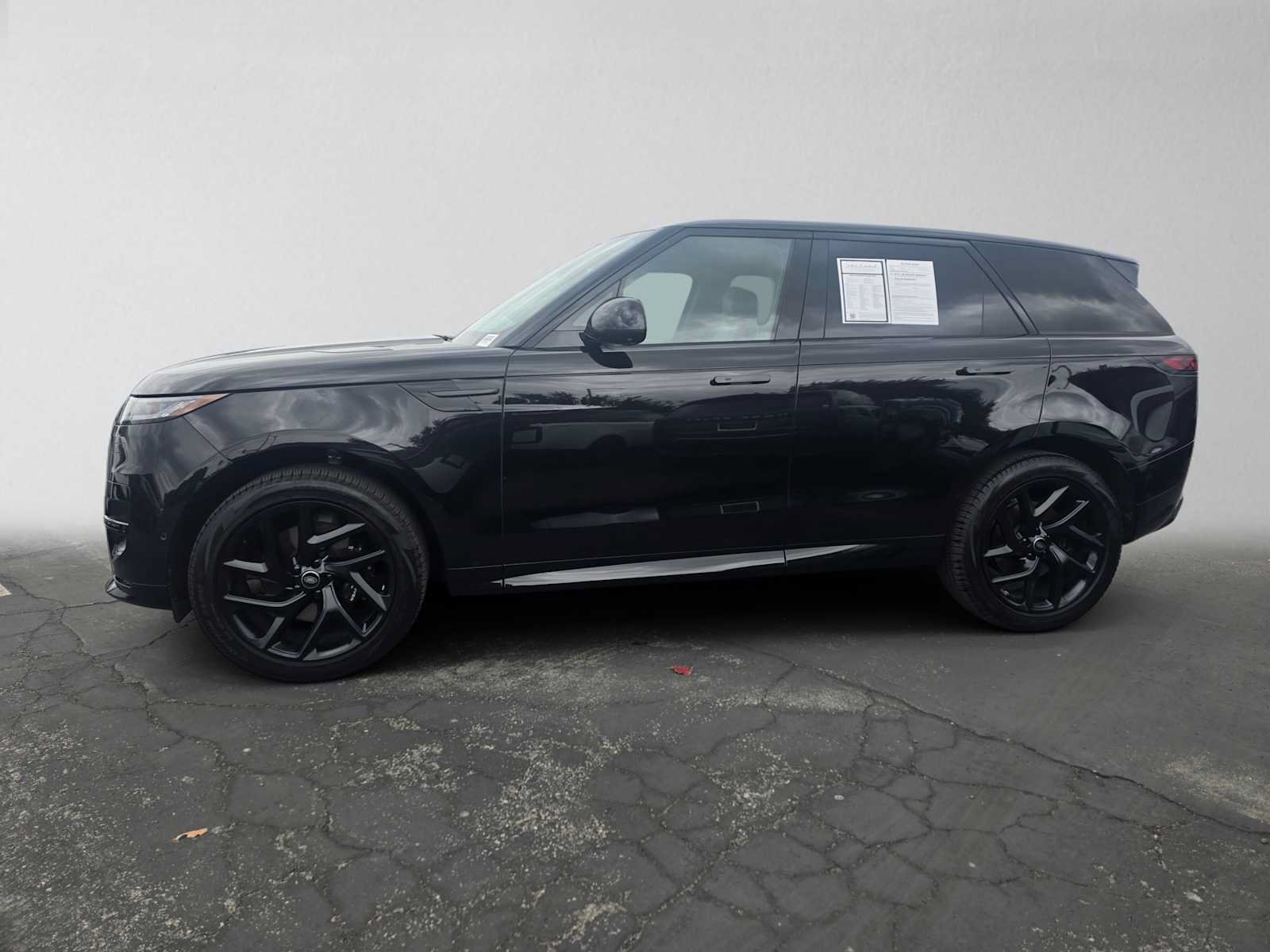 Used 2024 Land Rover Range Rover Sport Dynamic SE AWD/4WD image 2