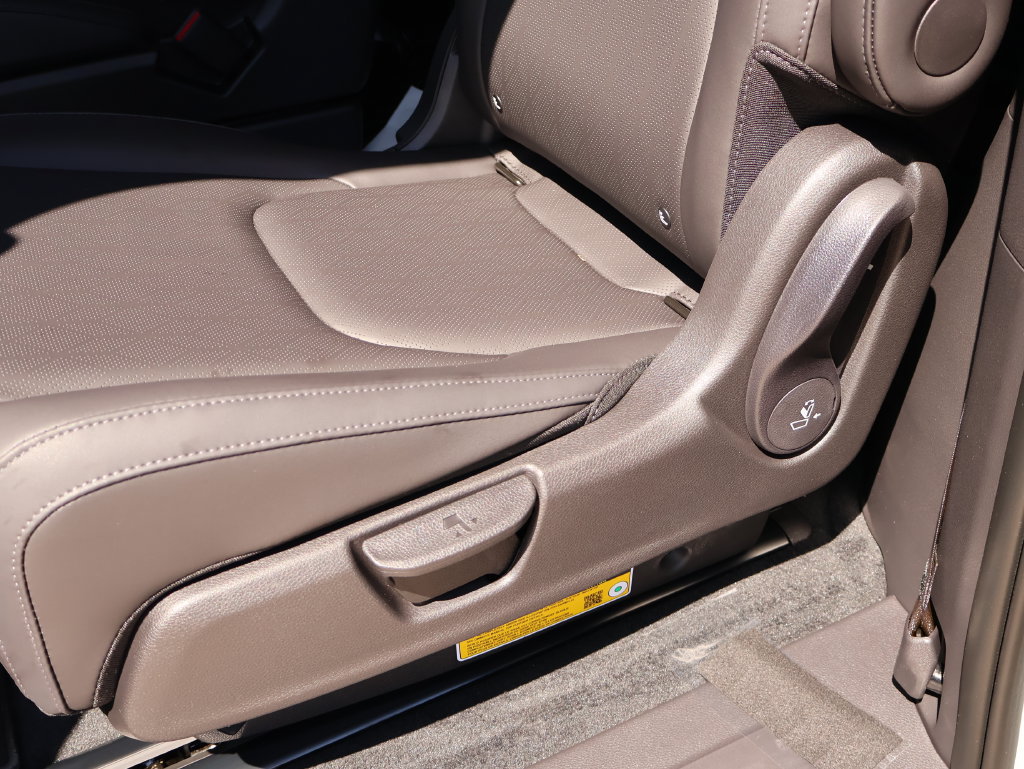 New 2027 Kia Carnival SX w/ Dark Edition Package FWD image 16