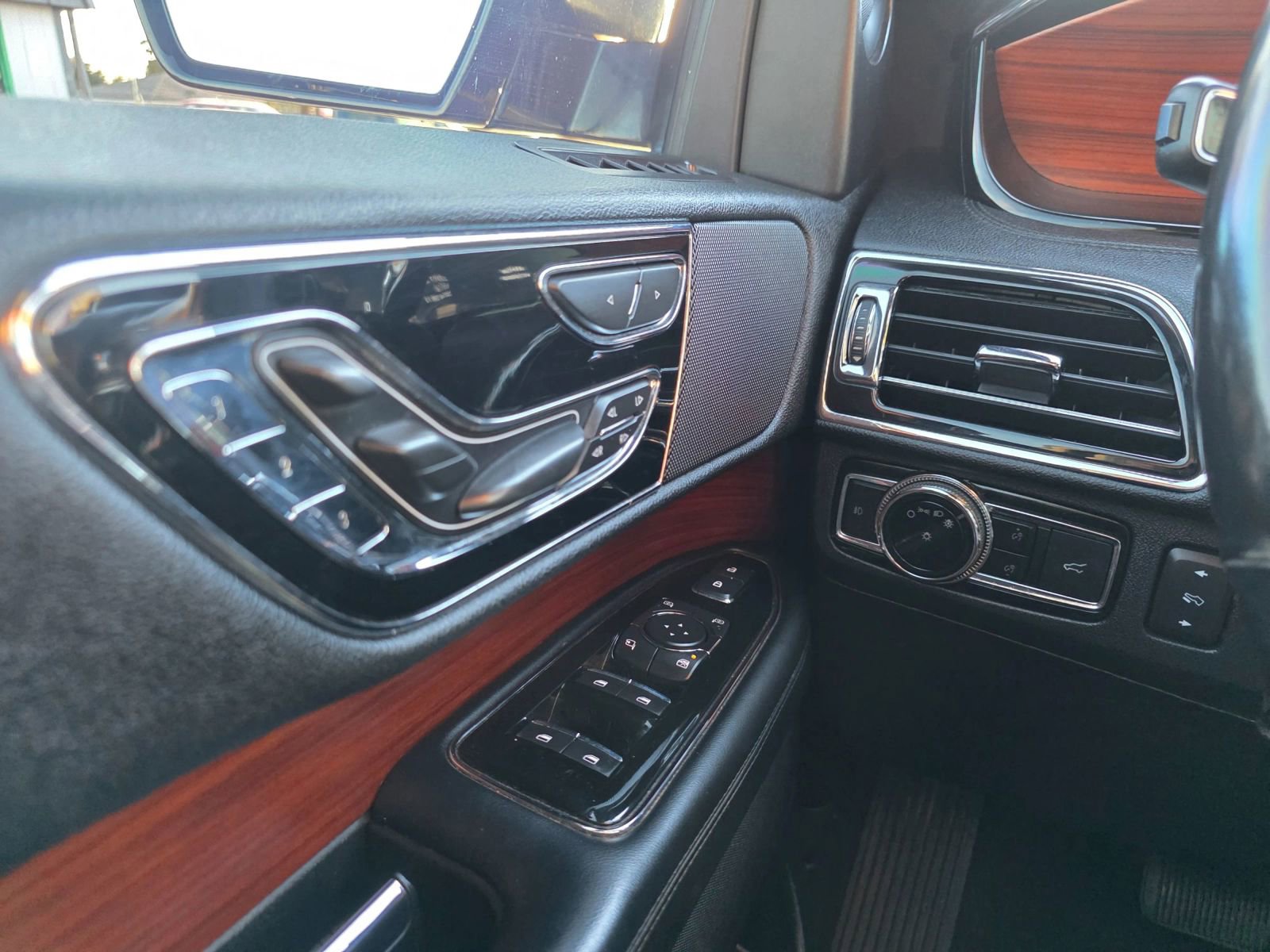 Used 2020 Lincoln Navigator L Reserve image 33