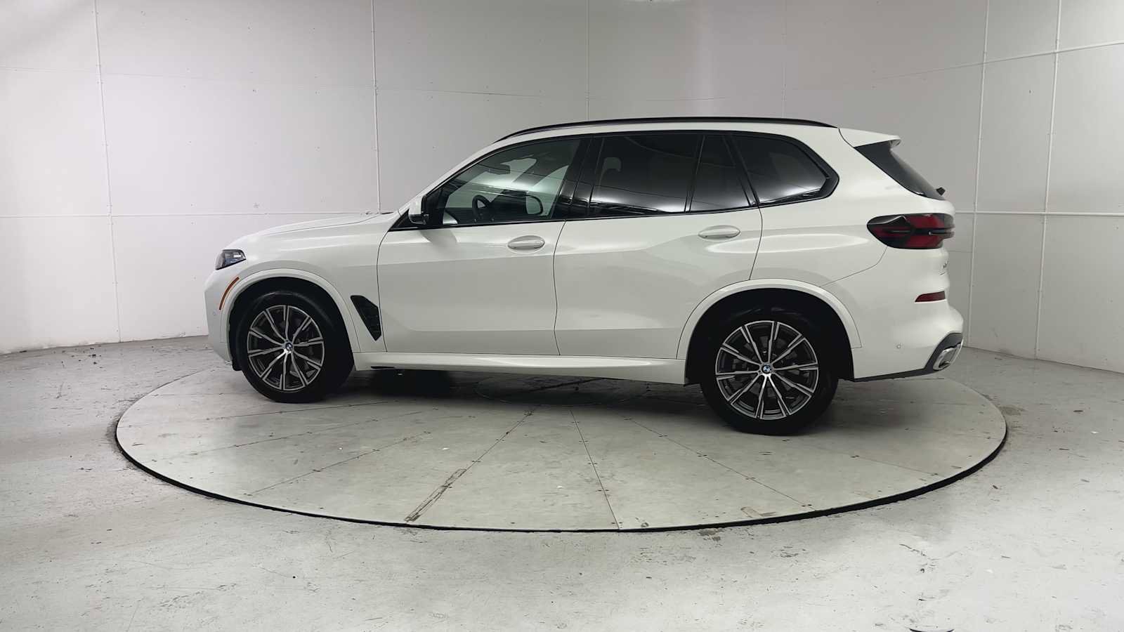 Used 2026 BMW X5 xDrive40i image 4