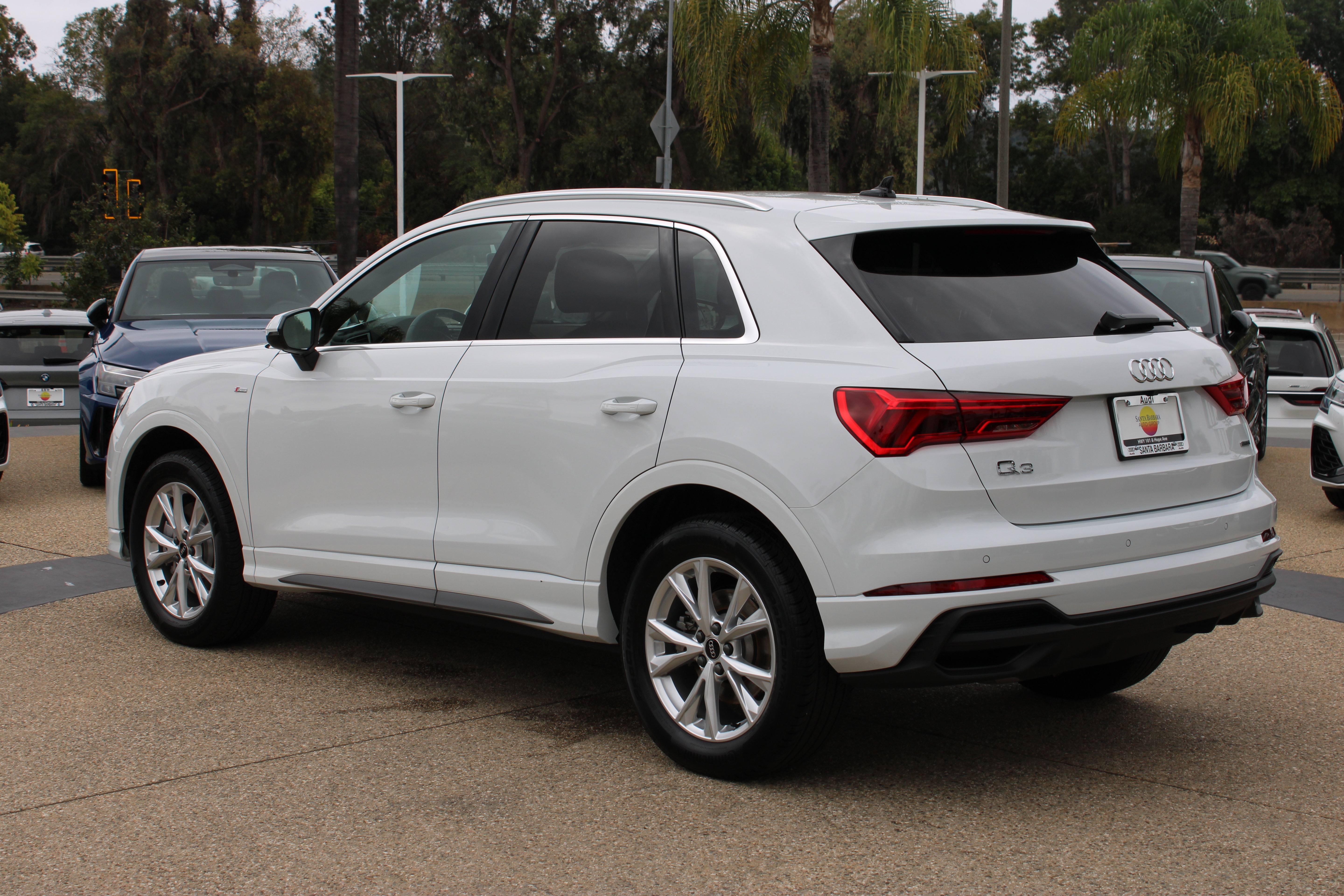 Certified 2025 Audi Q3 2.0T Premium w/ Convenience Package AWD/4WD image 3