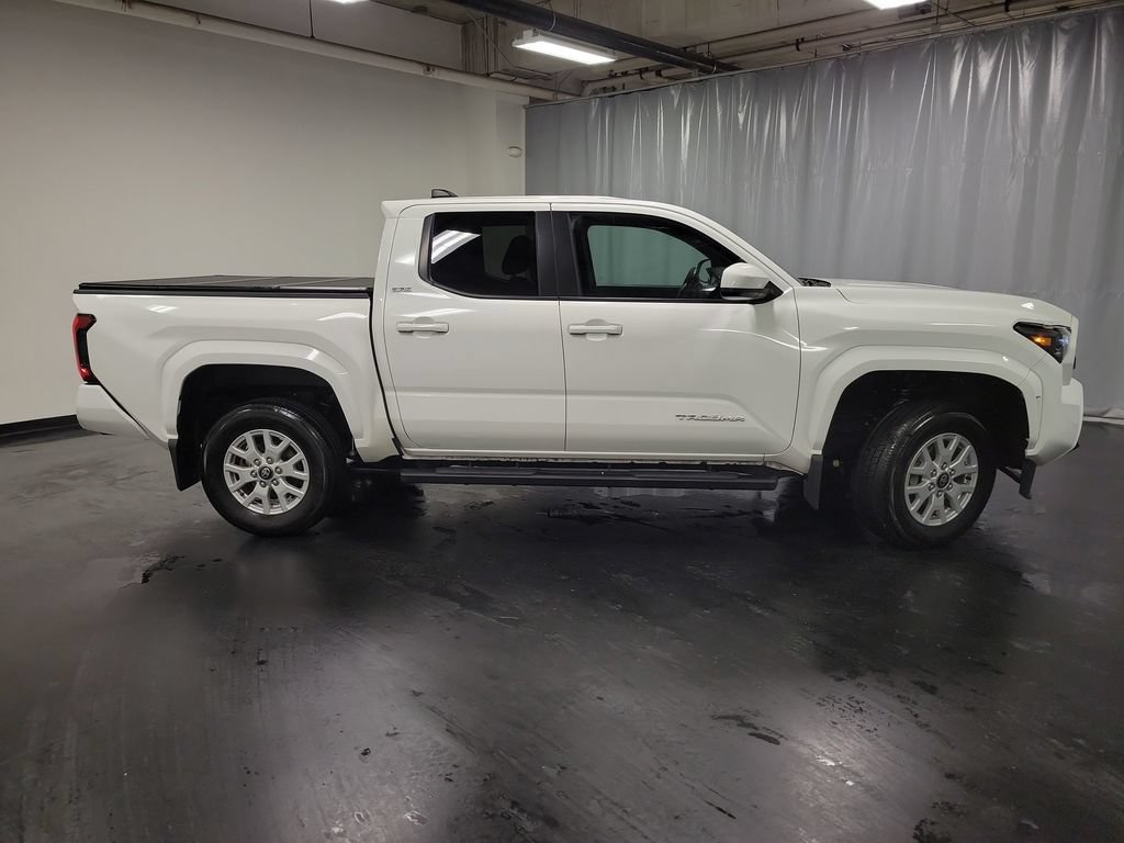 Used 2025 Toyota Tacoma SR5 AWD/4WD image 9