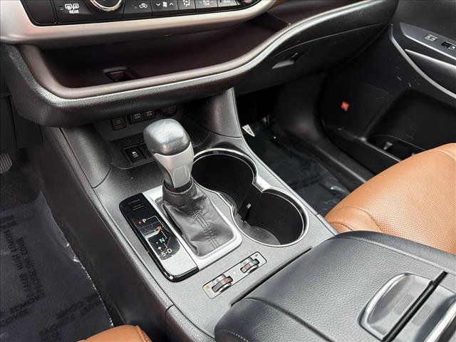 Used 2017 Toyota Highlander Limited Platinum image 21