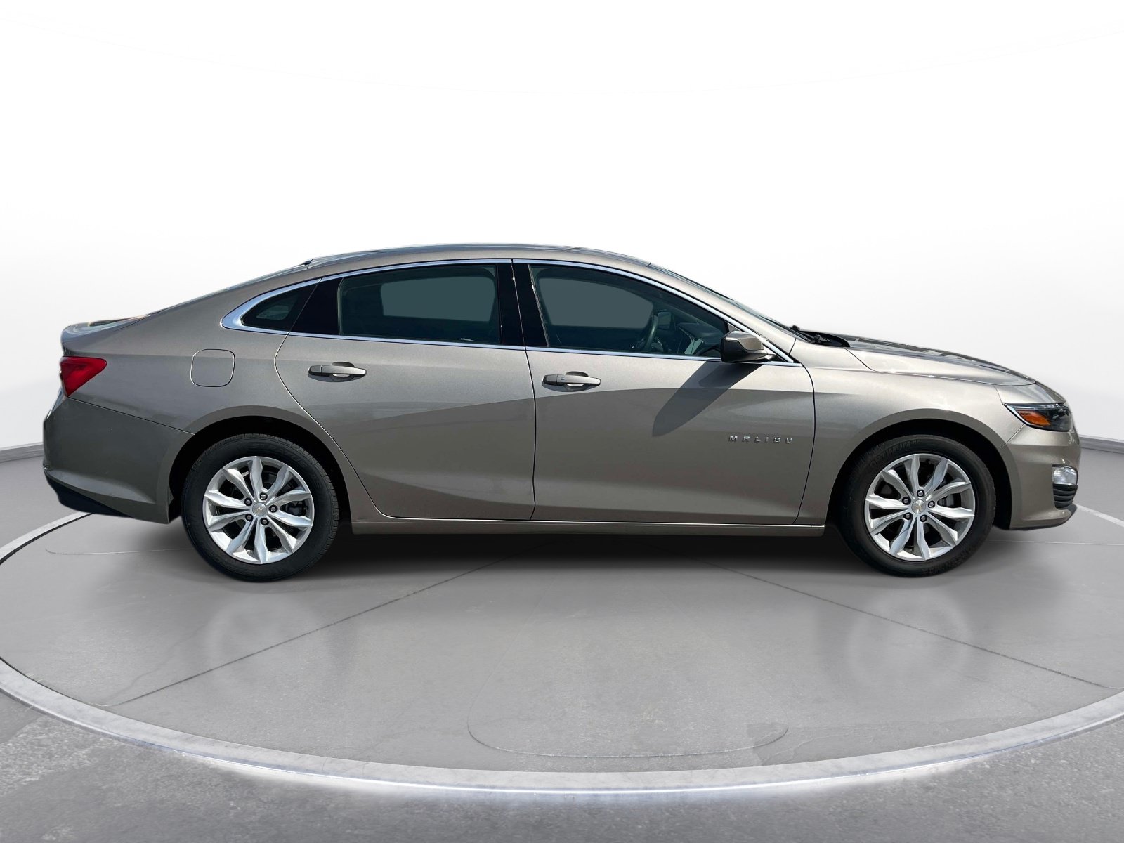 Used 2024 Chevrolet Malibu LT FWD image 3