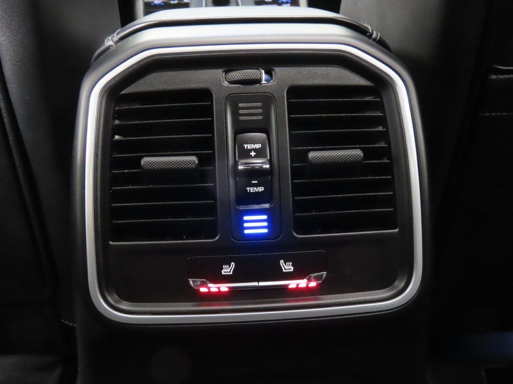 Certified 2026 Porsche Macan AWD/4WD image 33