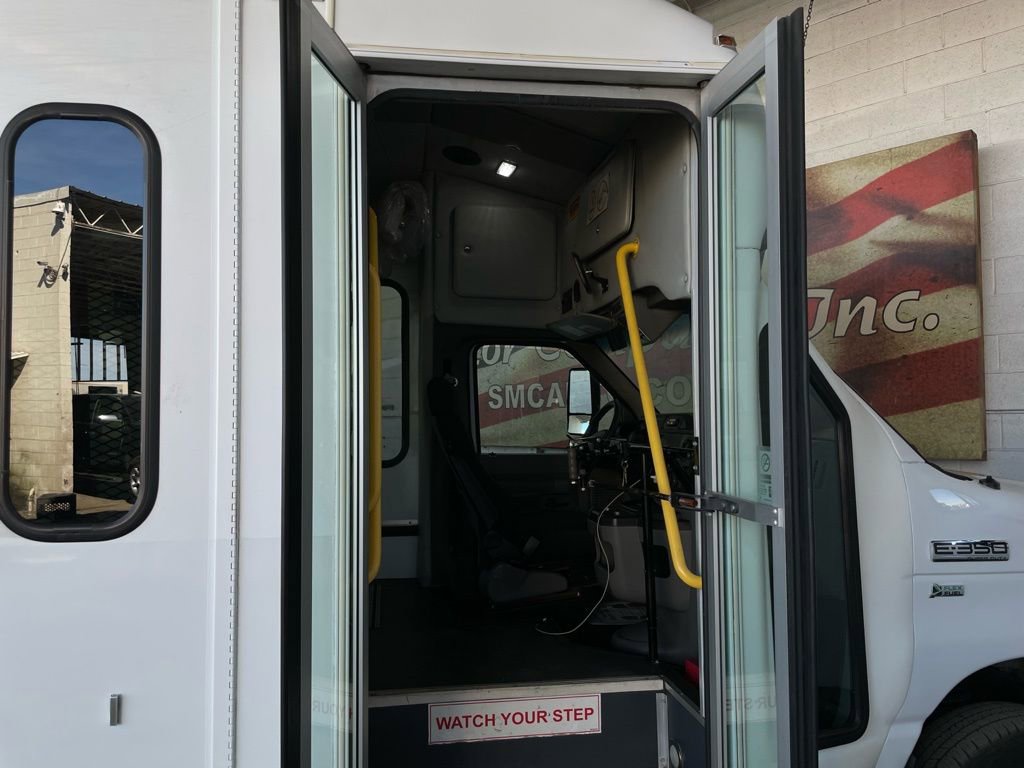Used 2016 Ford E-350 and Econoline 350 Super Duty RWD image 27
