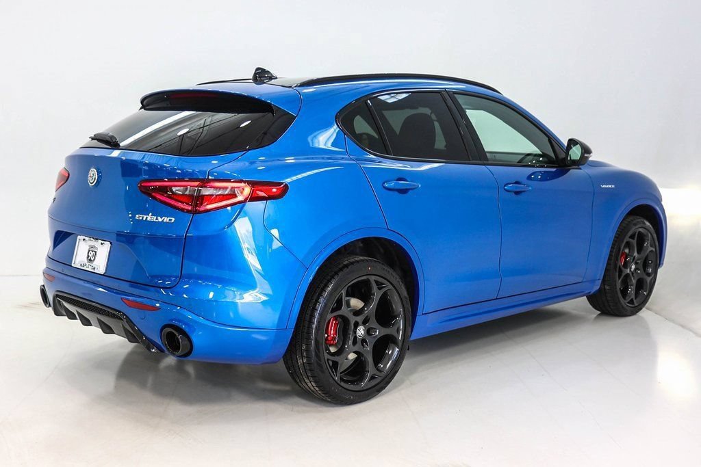 Used 2023 Alfa Romeo Stelvio Veloce AWD/4WD image 30