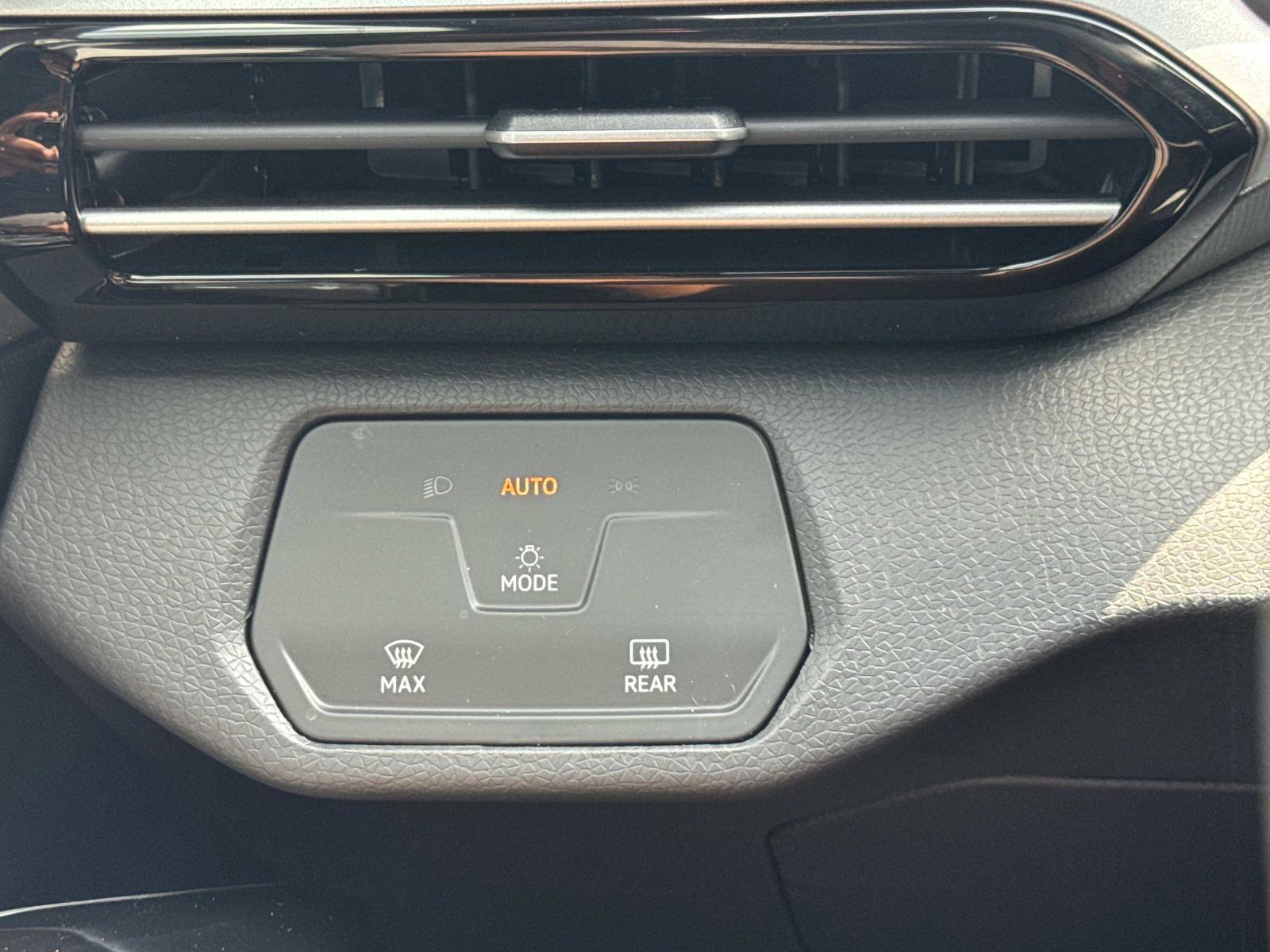 Certified 2025 Volkswagen ID.4 Pro image 28