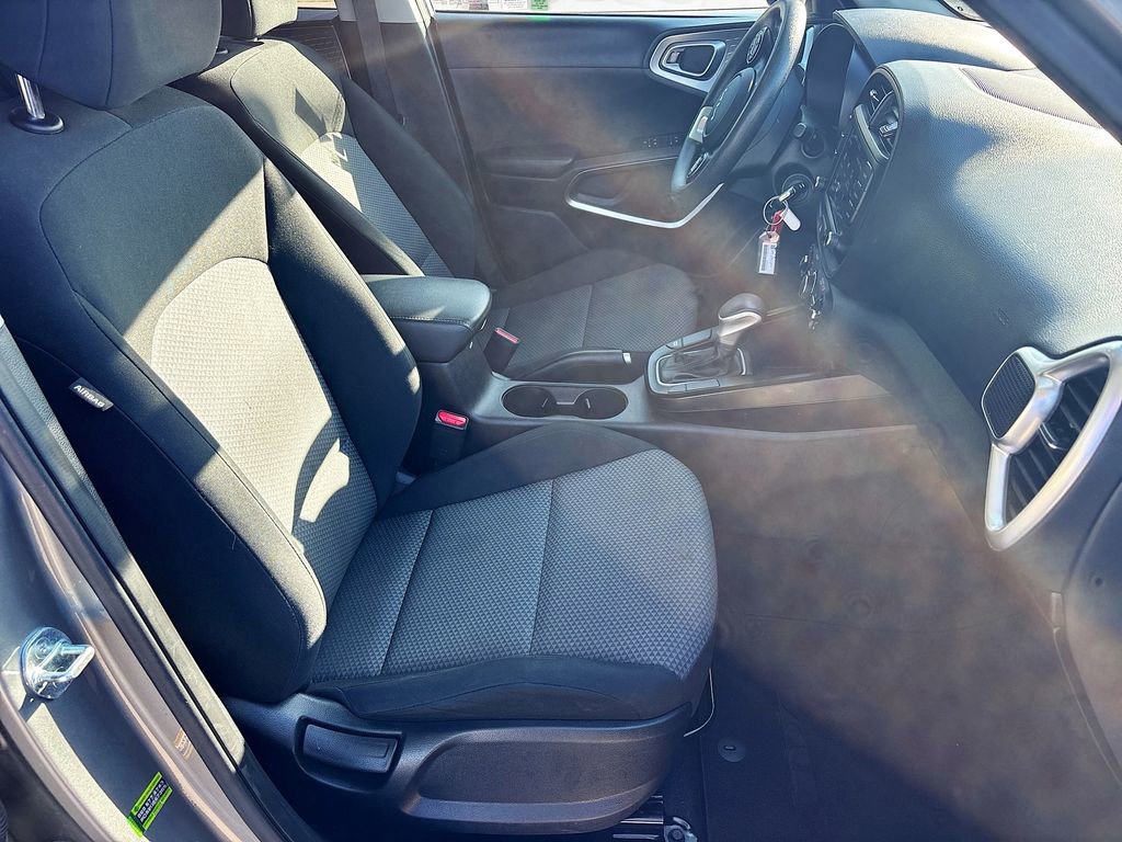 Used 2023 Kia Soul LX image 25