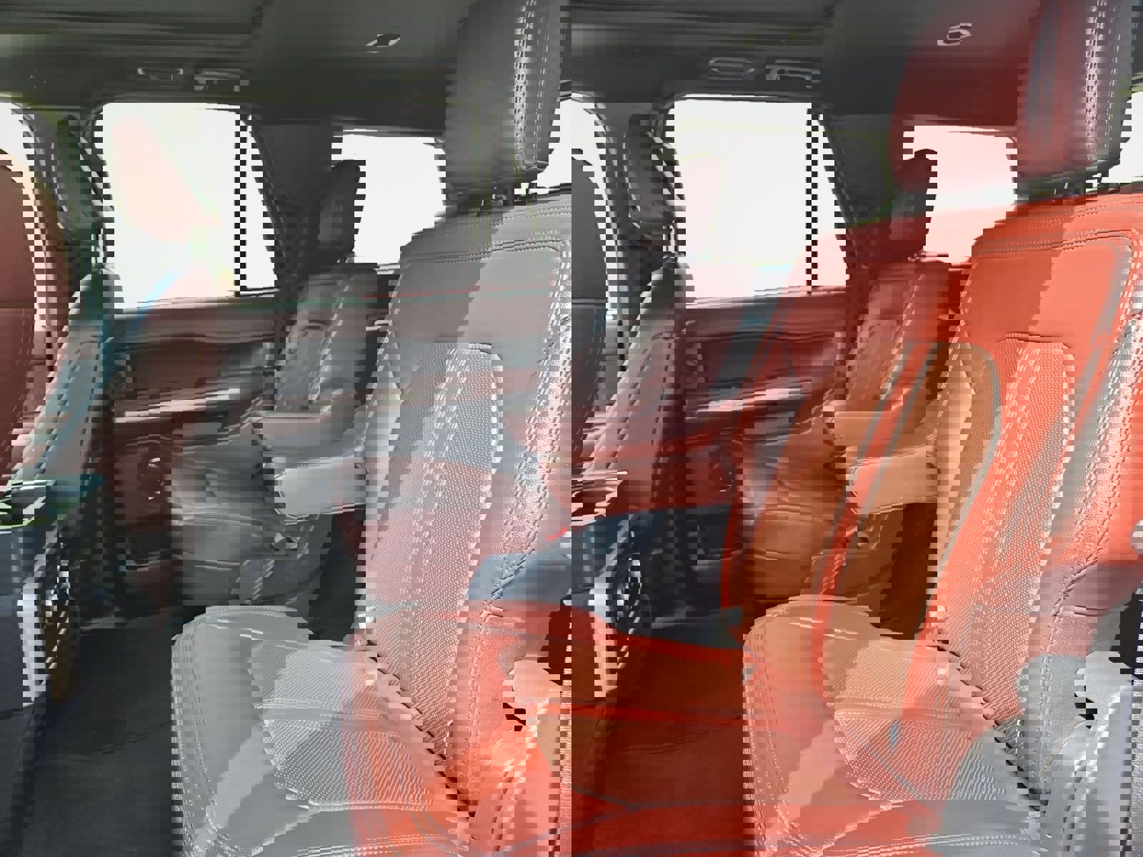 Used 2024 Ford Expedition Limited image 13