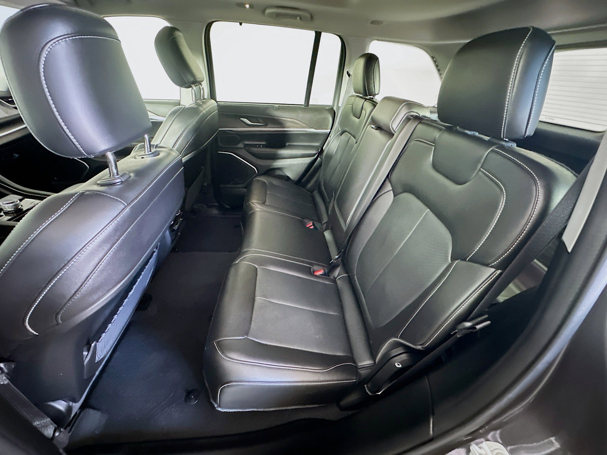 Used 2022 Jeep Grand Cherokee Limited 4xe w/ Luxury Tech Group II image 29