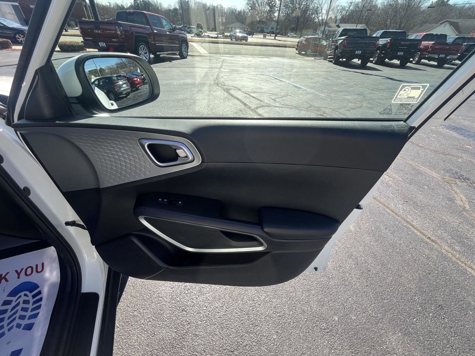 Used 2020 Kia Soul LX image 13