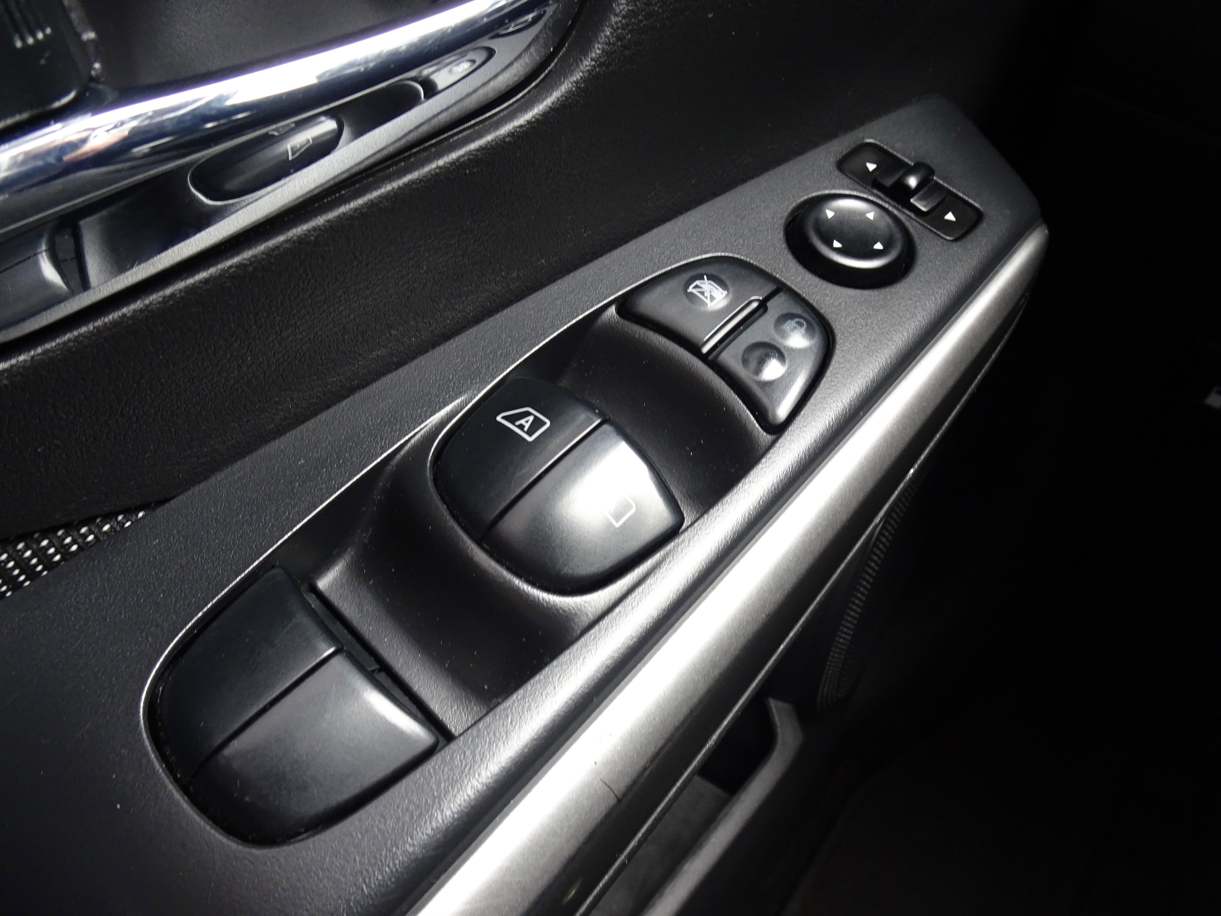 Used 2020 Nissan Kicks SV image 21