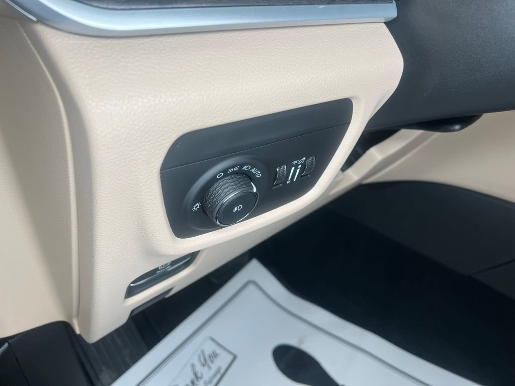 Used 2024 Jeep Grand Cherokee Limited image 14