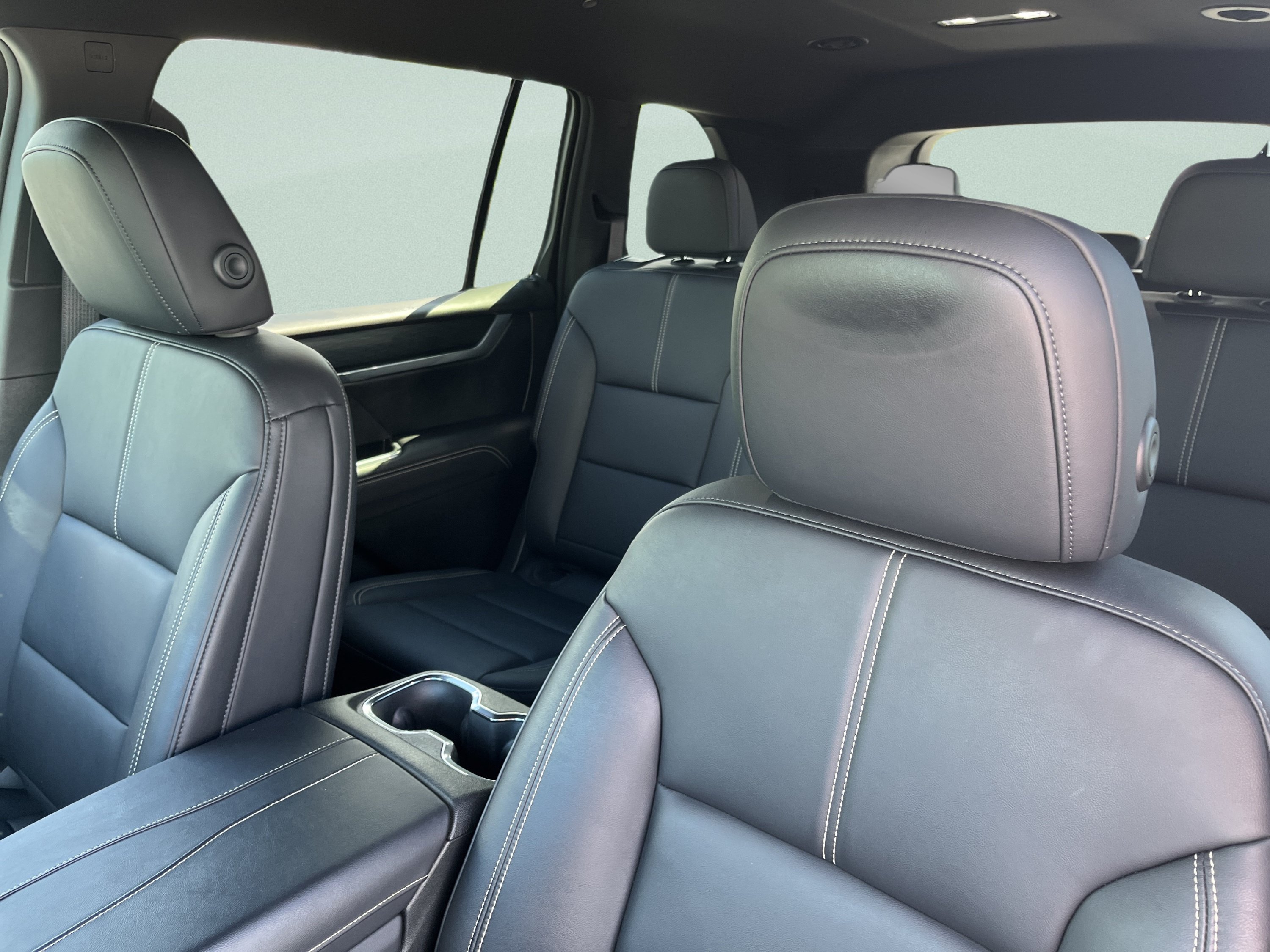 Used 2025 GMC Acadia Elevation w/ Elevation Premium Package AWD/4WD image 15