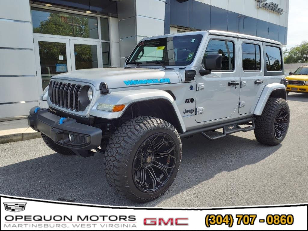 Used 2024 Jeep Wrangler Unlimited w/ Convenience Group AWD/4WD image 3