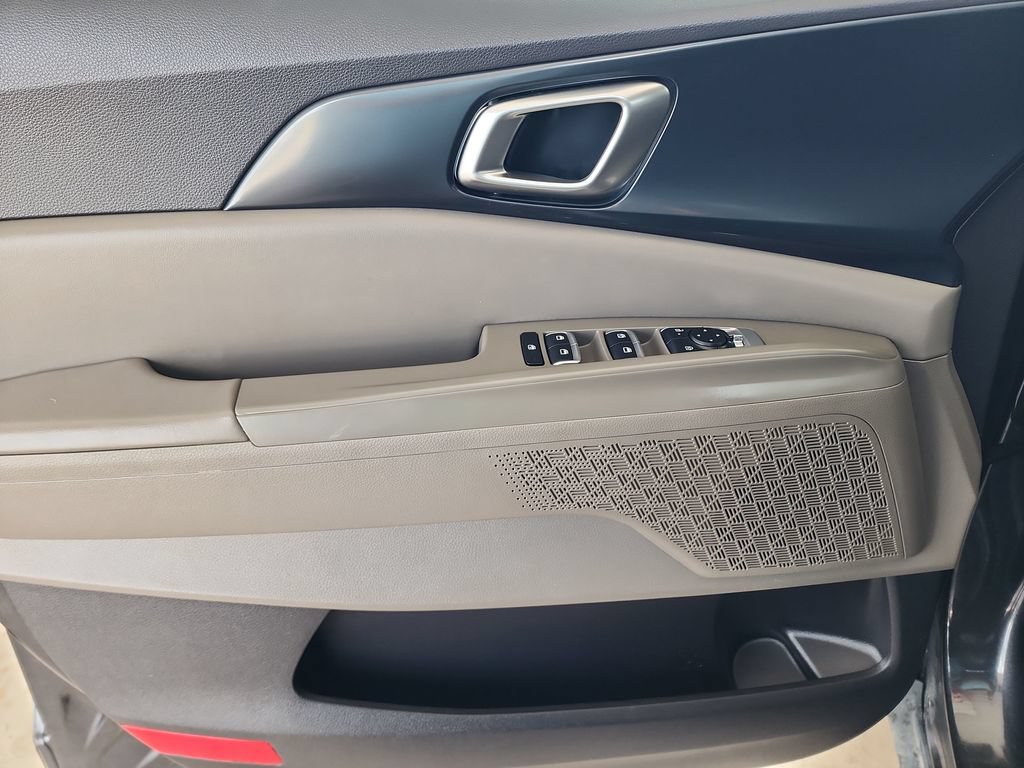 Used 2025 Kia Carnival FWD image 10