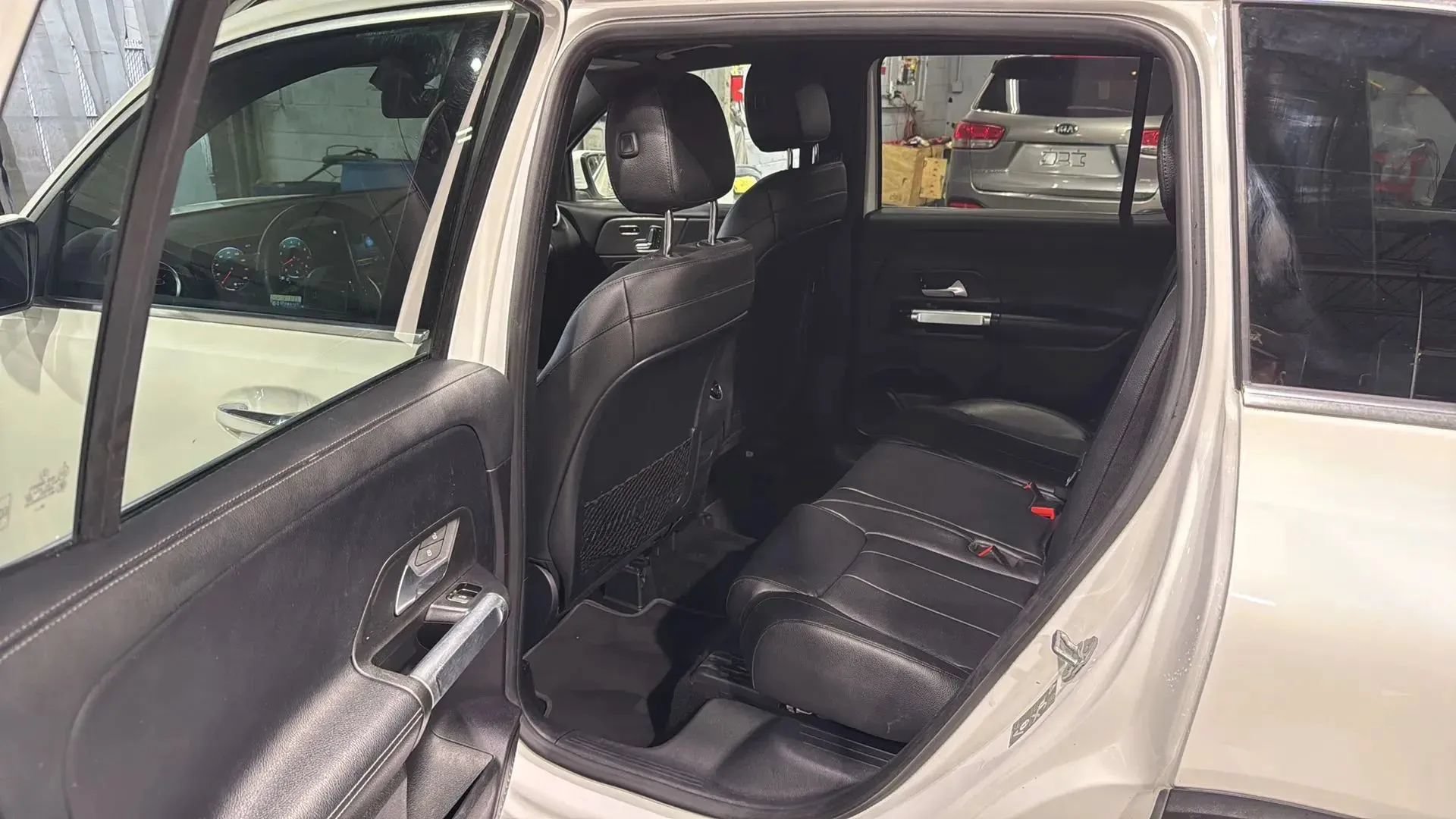 Used 2021 Mercedes-Benz GLB 250 4MATIC image 27