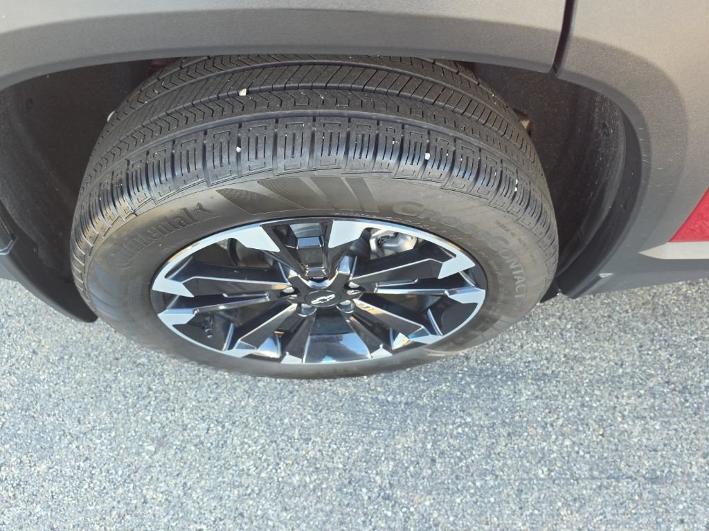 Used 2025 Chevrolet Equinox RS w/ Safety and Technology Package FWD image 9