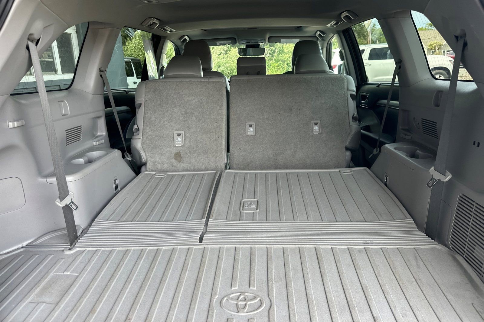 Used 2017 Toyota Highlander XLE AWD/4WD image 13