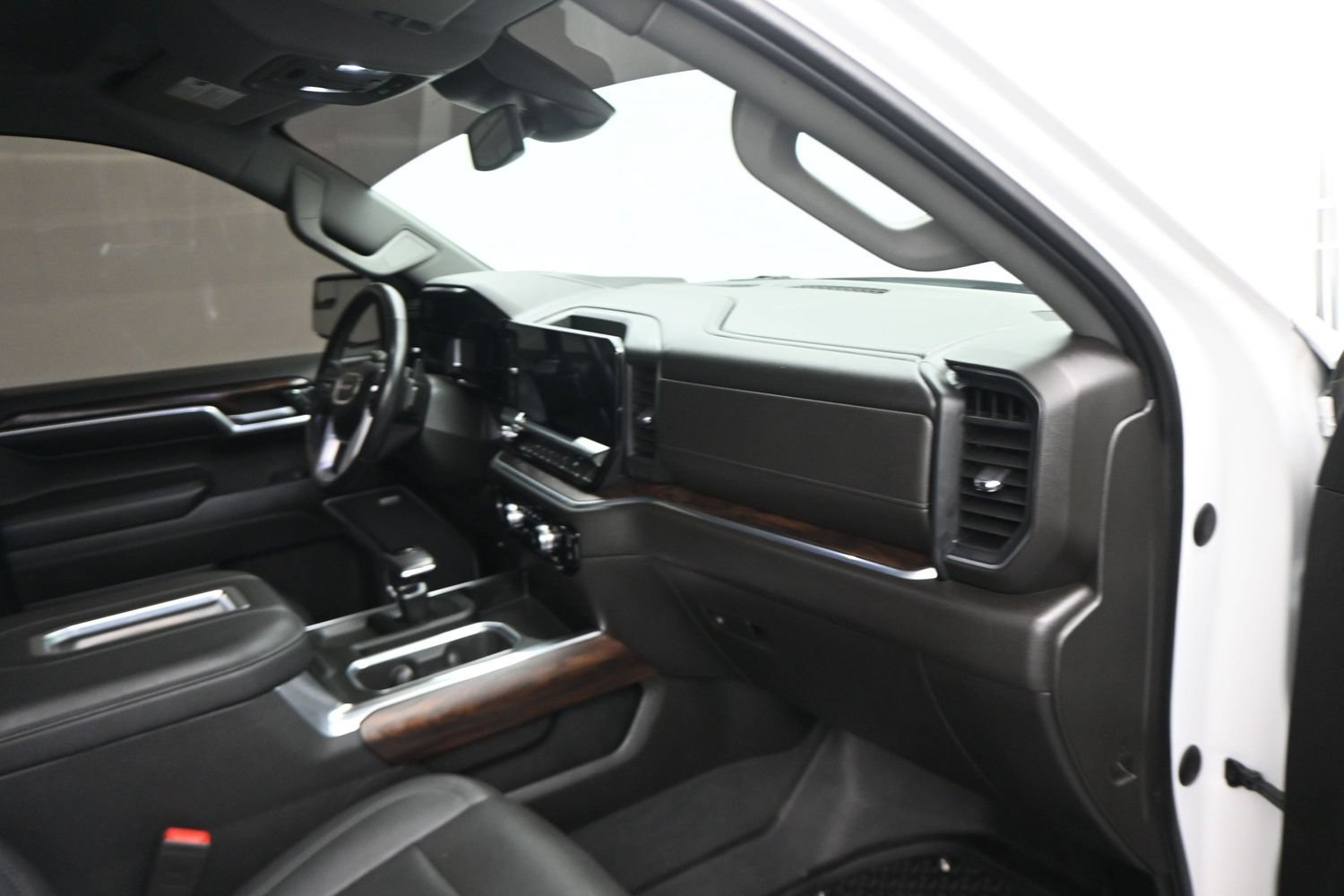 Used 2022 GMC Sierra 1500 SLT w/ SLT Convenience Package AWD/4WD image 21