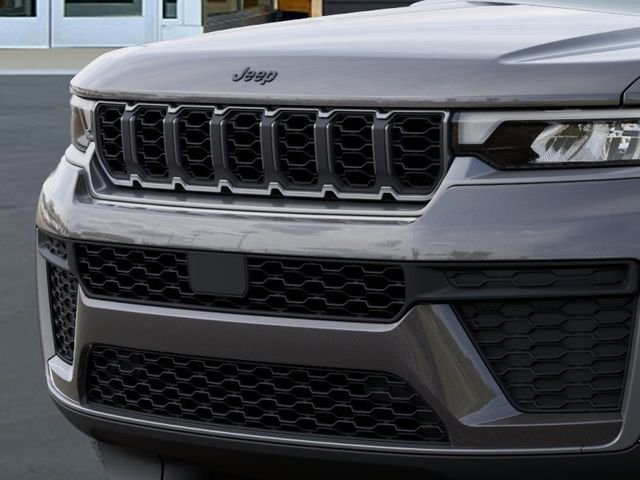 New 2026 Jeep Grand Cherokee Altitude image 11