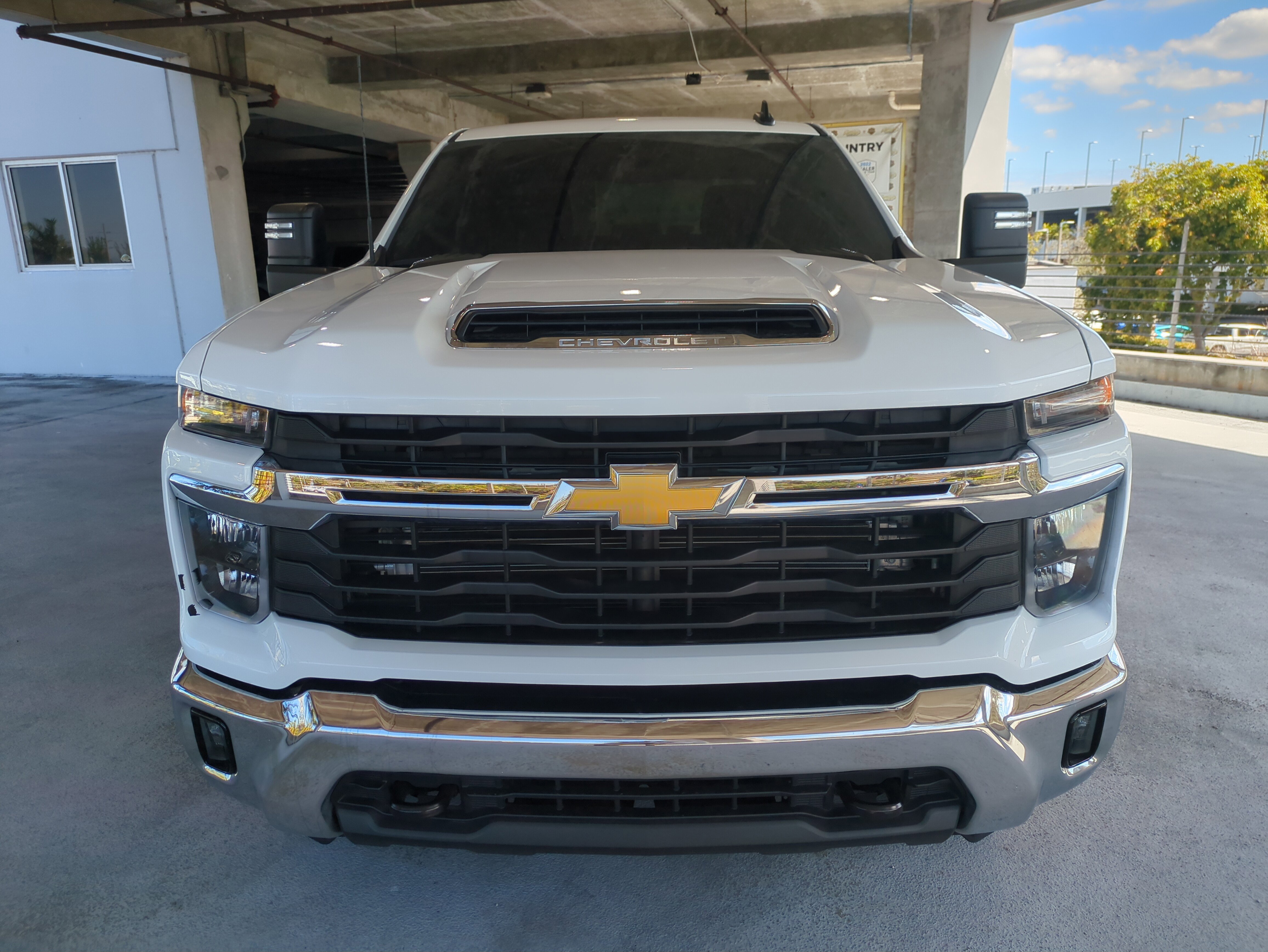 Used 2025 Chevrolet Silverado 2500 LT w/ Convenience Package image 3