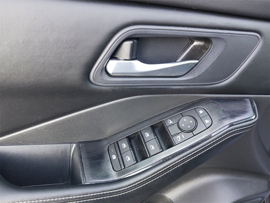 Used 2024 Nissan Rogue SV image 29