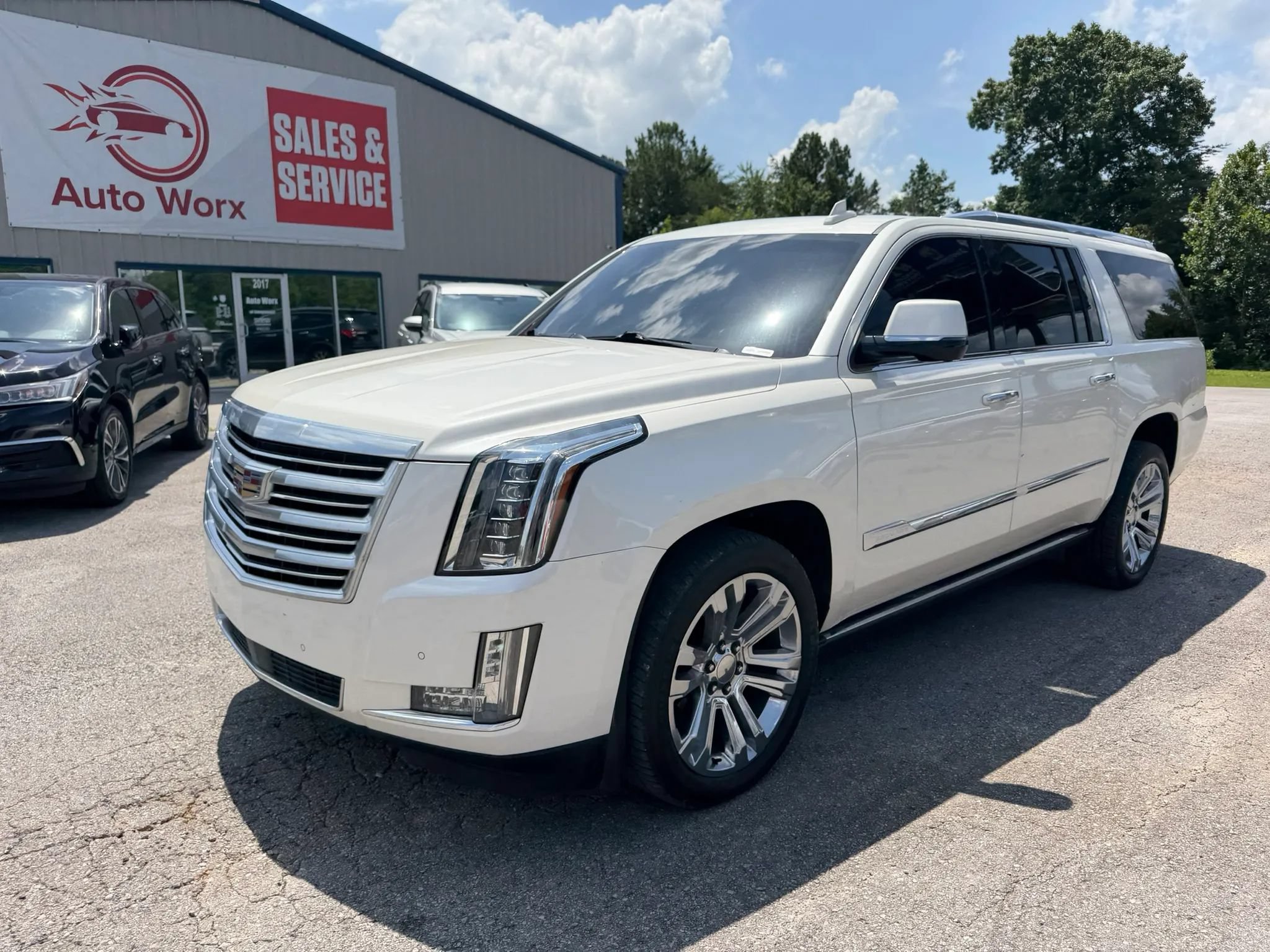 Used 2015 Cadillac Escalade ESV Platinum AWD/4WD image 30