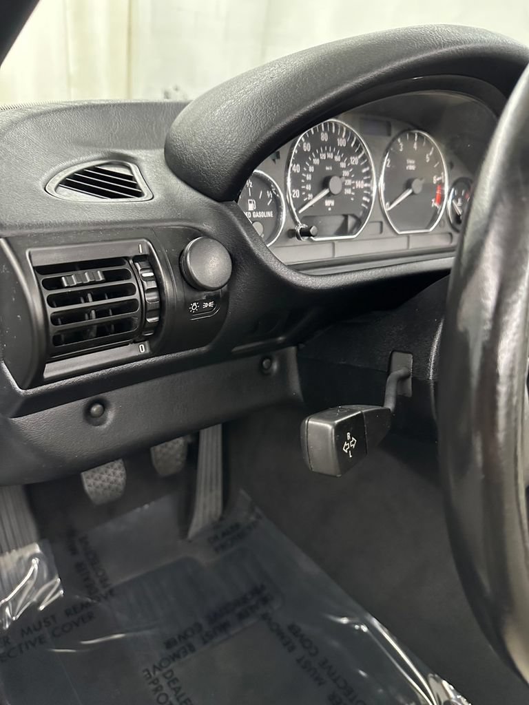 Used 2001 BMW Z3 3.0i RWD image 14
