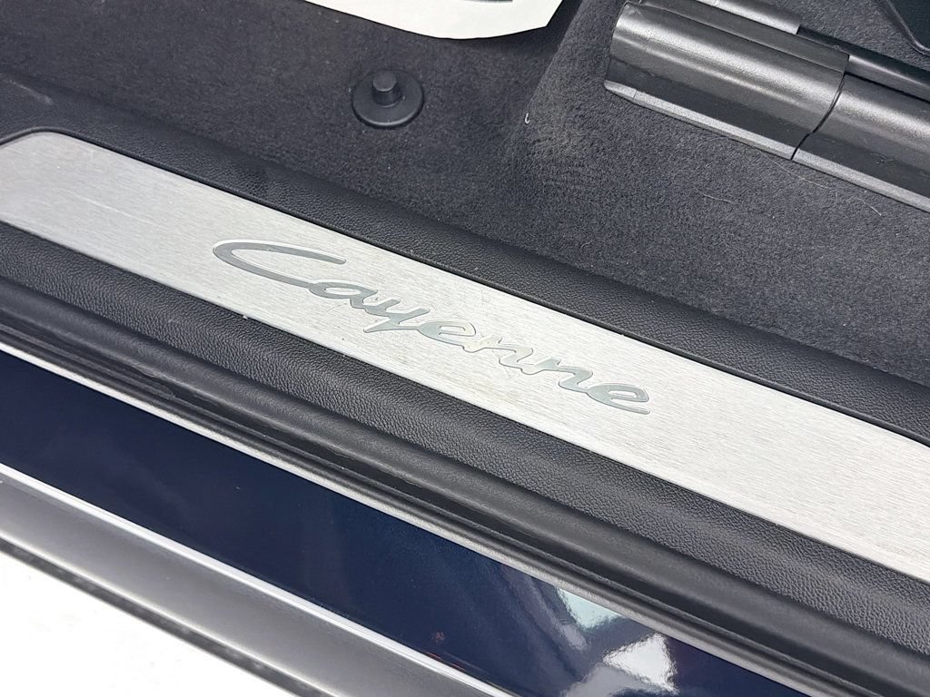 Certified 2025 Porsche Cayenne AWD/4WD image 13