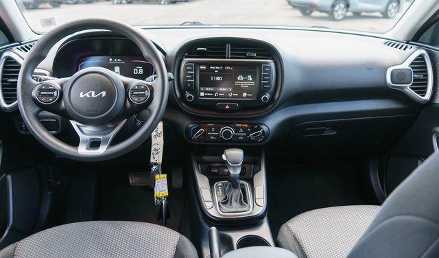 Used 2023 Kia Soul LX image 16