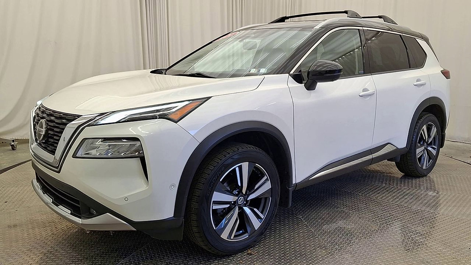 Used 2021 Nissan Rogue Platinum image 7