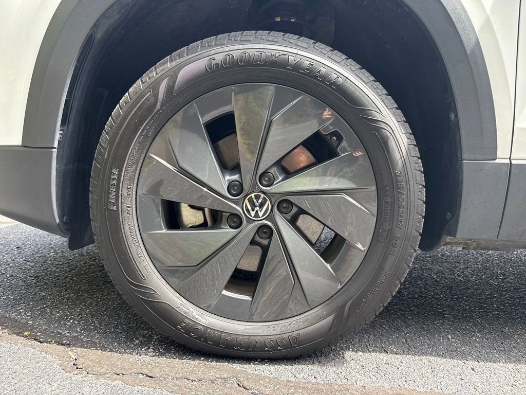 Used 2025 Volkswagen Taos S image 28